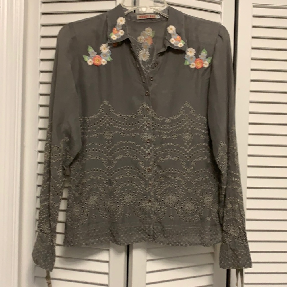 Vintage Johnny Was LS eyelet lace embroidered in gray